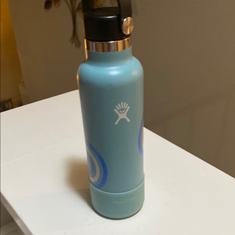 Hydro Flask Blue Accent Containers with Matte Finish